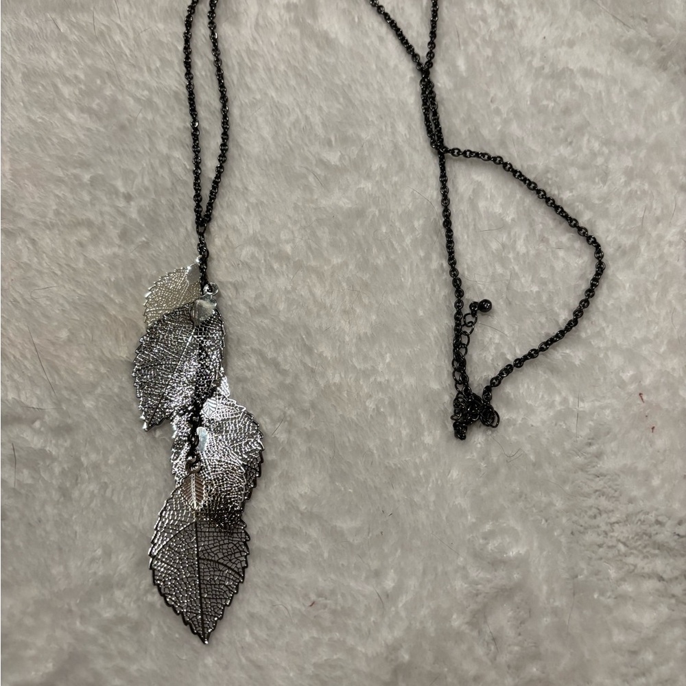 Long feather necklace